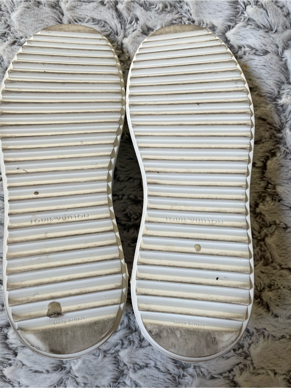 Louis Vuitton White Leather Monogram Low-Top Sneakers with Gold Eyelets - Picture 6 of 6